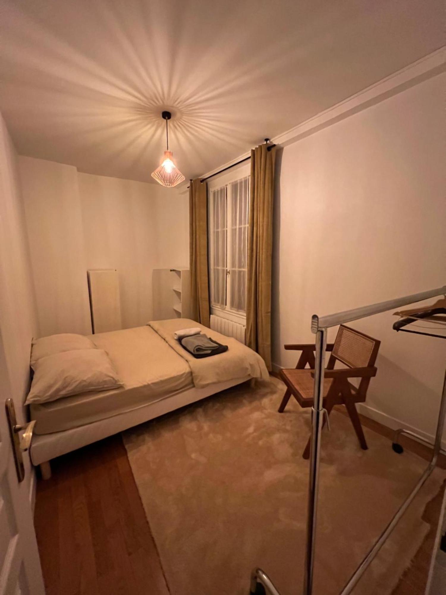 Elegant Artistic Flat On The Seine River Appartement Parijs